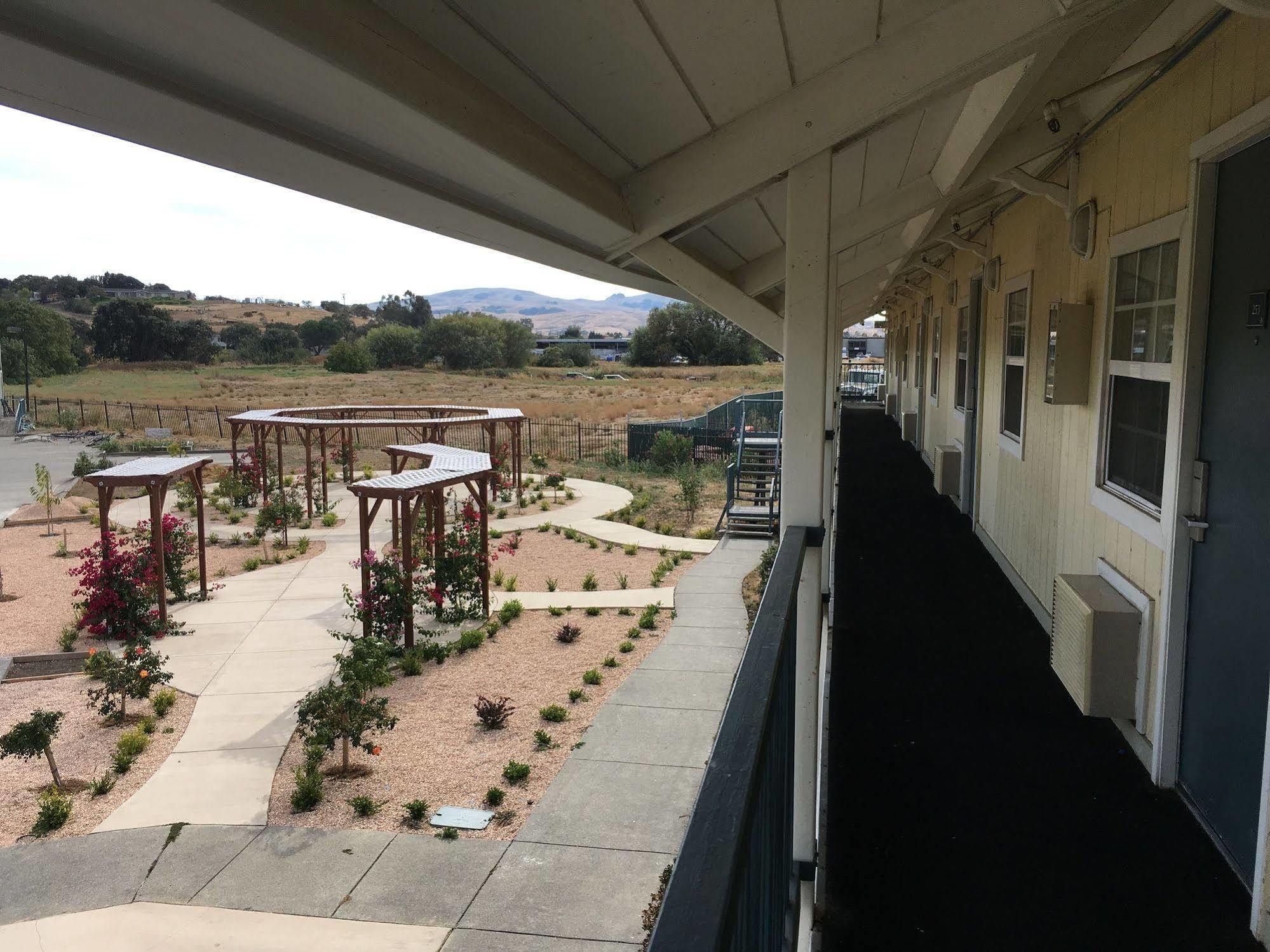 Travelodge By Wyndham Fairfield/Napa Valley Buitenkant foto